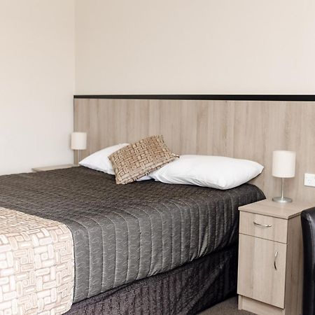 Starline Motor Inn Miles Екстериор снимка