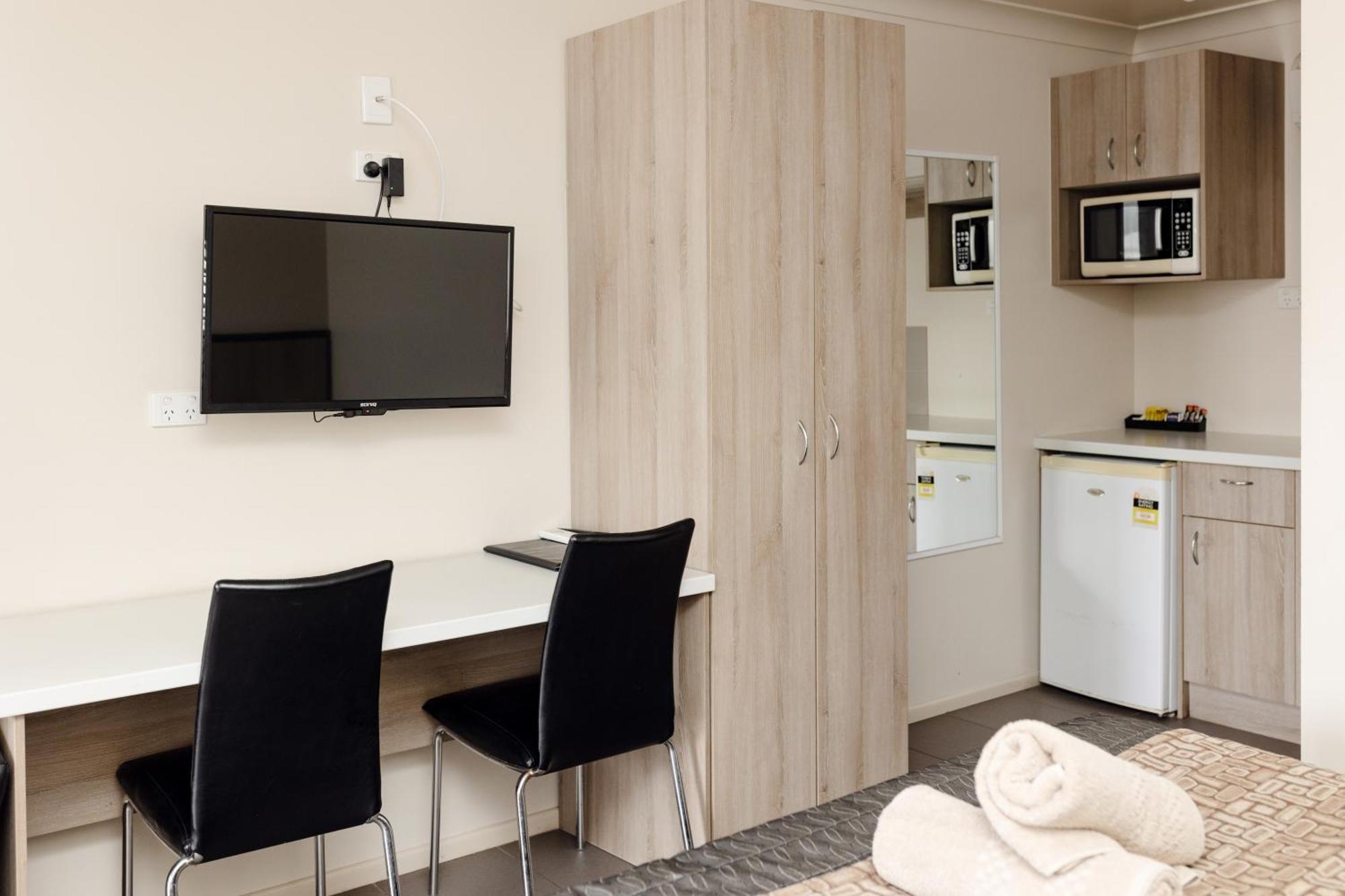Starline Motor Inn Miles Екстериор снимка