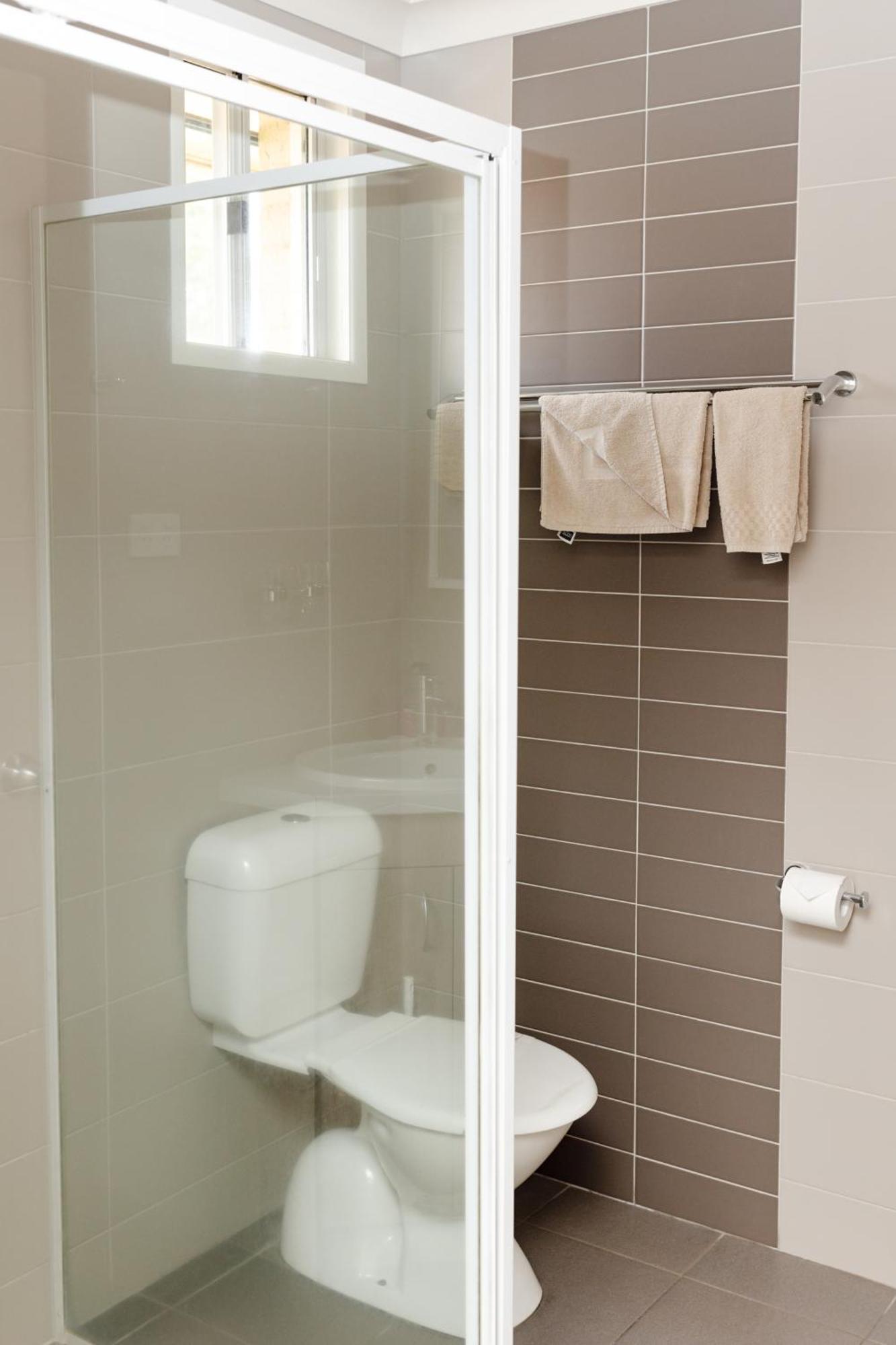 Starline Motor Inn Miles Екстериор снимка